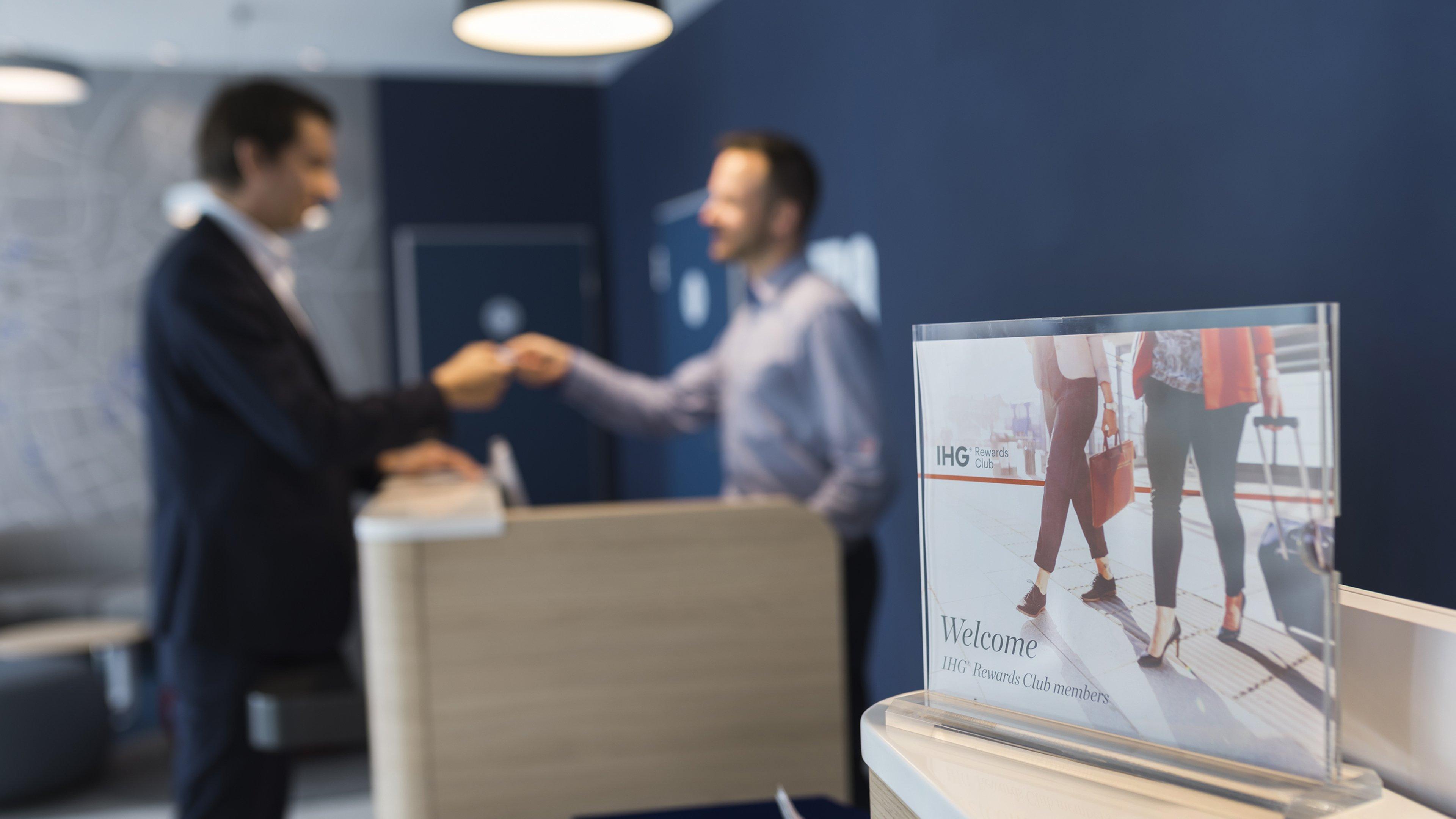 Holiday Inn Express - Wiesbaden By Ihg Exterior foto